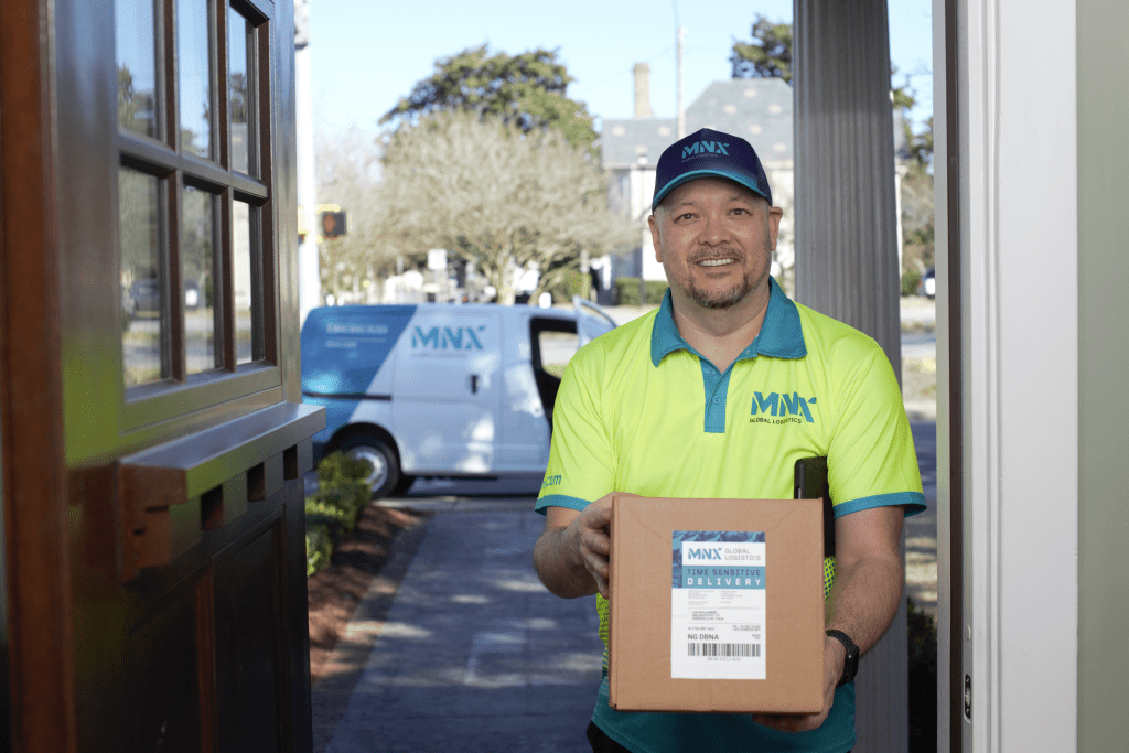 GS1A0418 MNX delivery person
